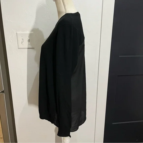 One A Black Keyhole High Low Knit Top Medium - Picture 4 of 10